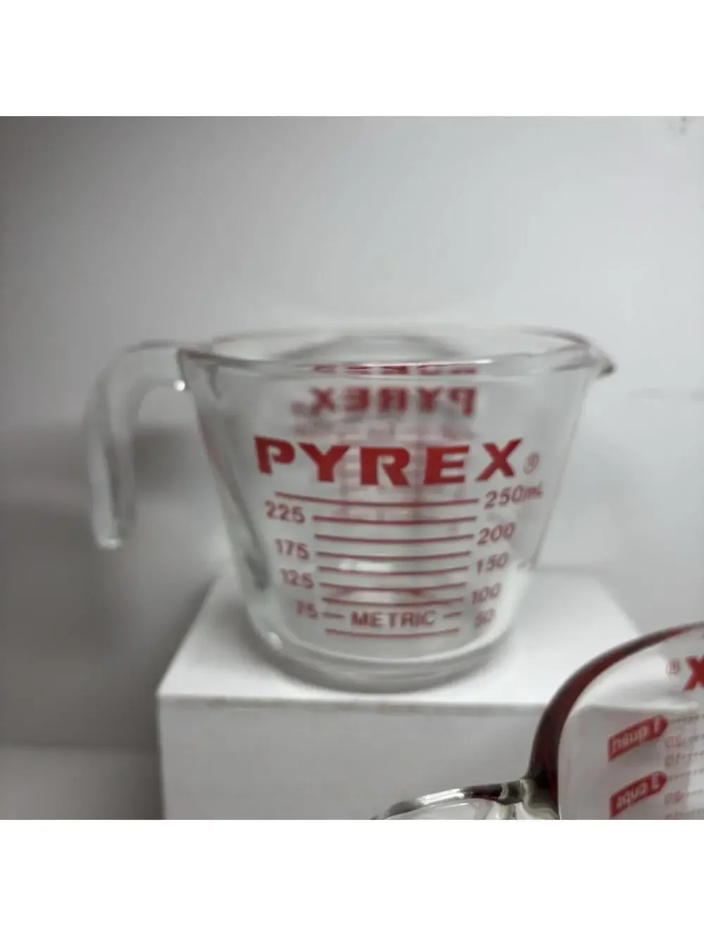 Vintage Pyrex Glass Measuring Cup Lot 1 Litre 1000ml & 250ml Red Lettering 2pc